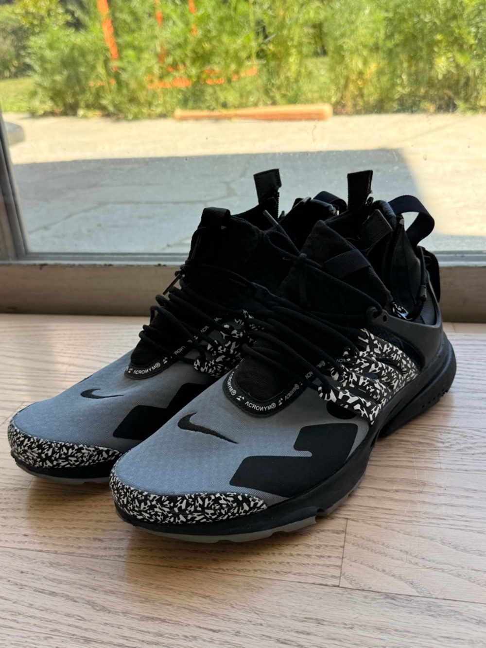 Nike Black and White Athletic Sneakers with Subtle Grey Details